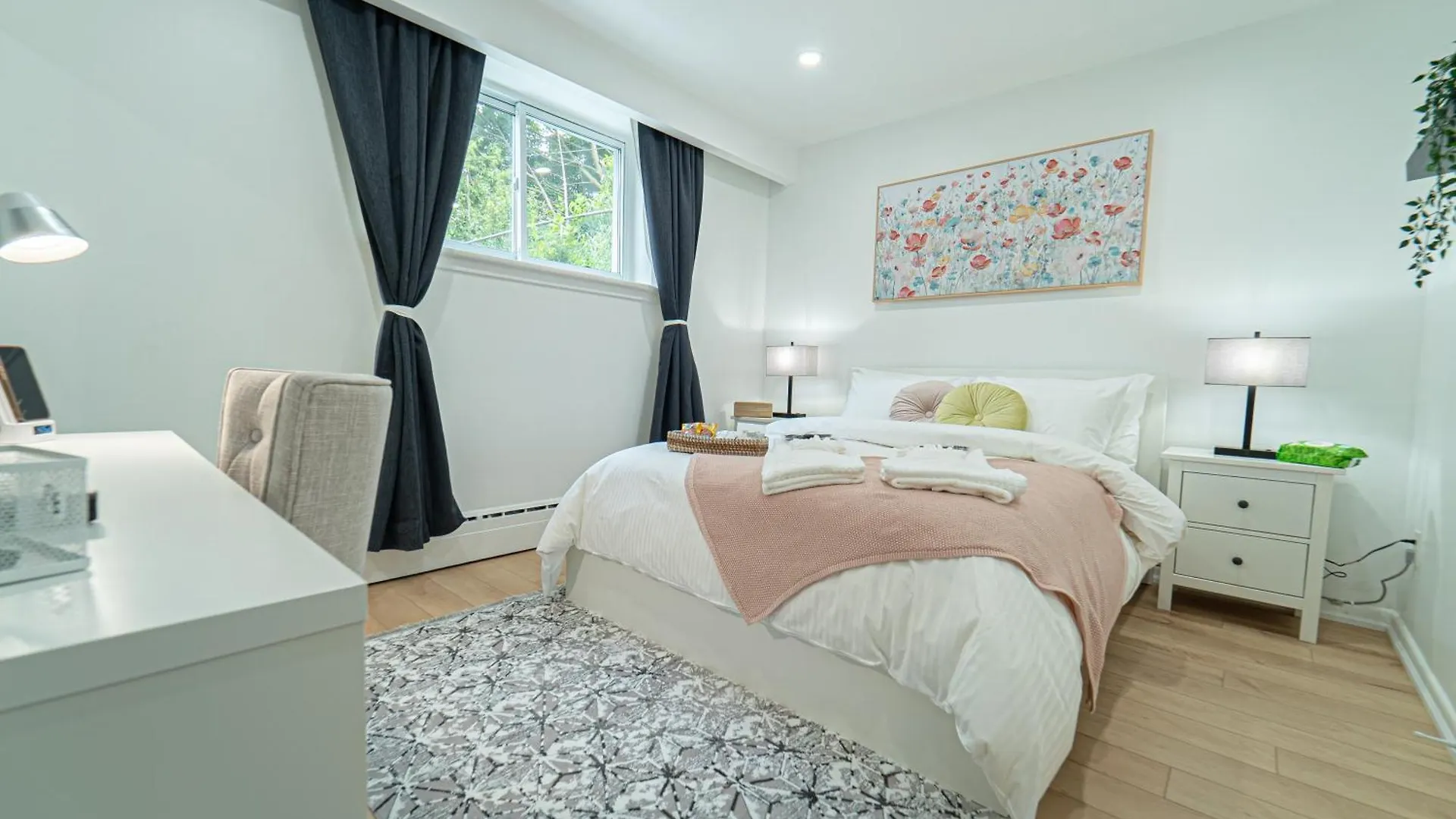 Quiet & Comfortable Double Private Room, Free Parking Toronto