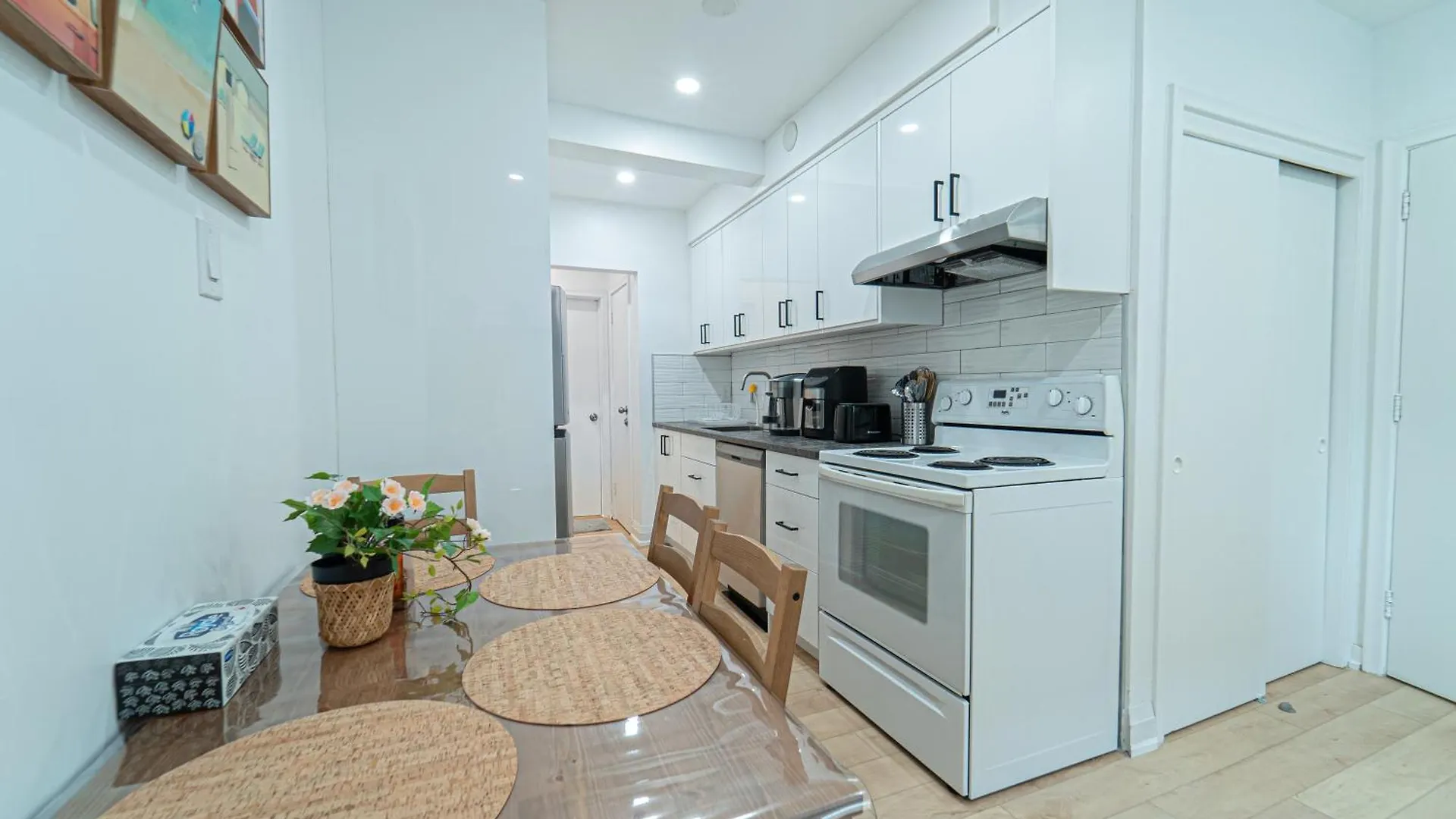 Quiet & Comfortable Double Private Room, Free Parking Toronto 0*,  Canada