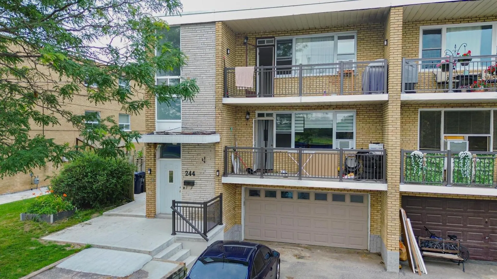 Quiet & Comfortable Double Private Room, Free Parking Toronto Homestay