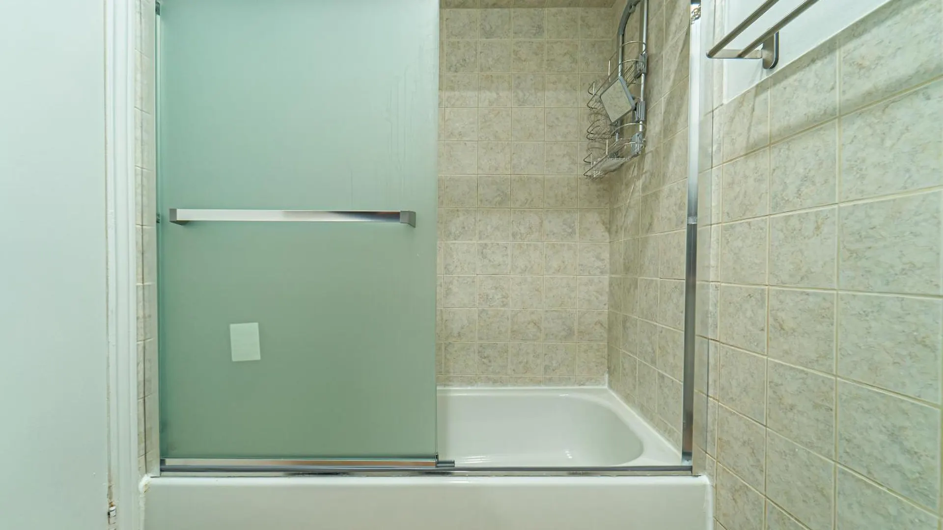 Quiet & Comfortable Double Private Room, Free Parking Toronto