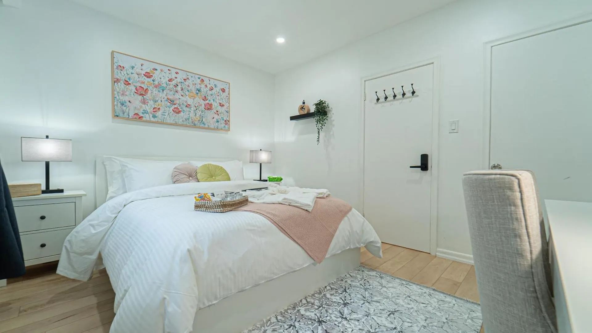 Homestay Quiet & Comfortable Double Private Room, Free Parking Toronto Canada