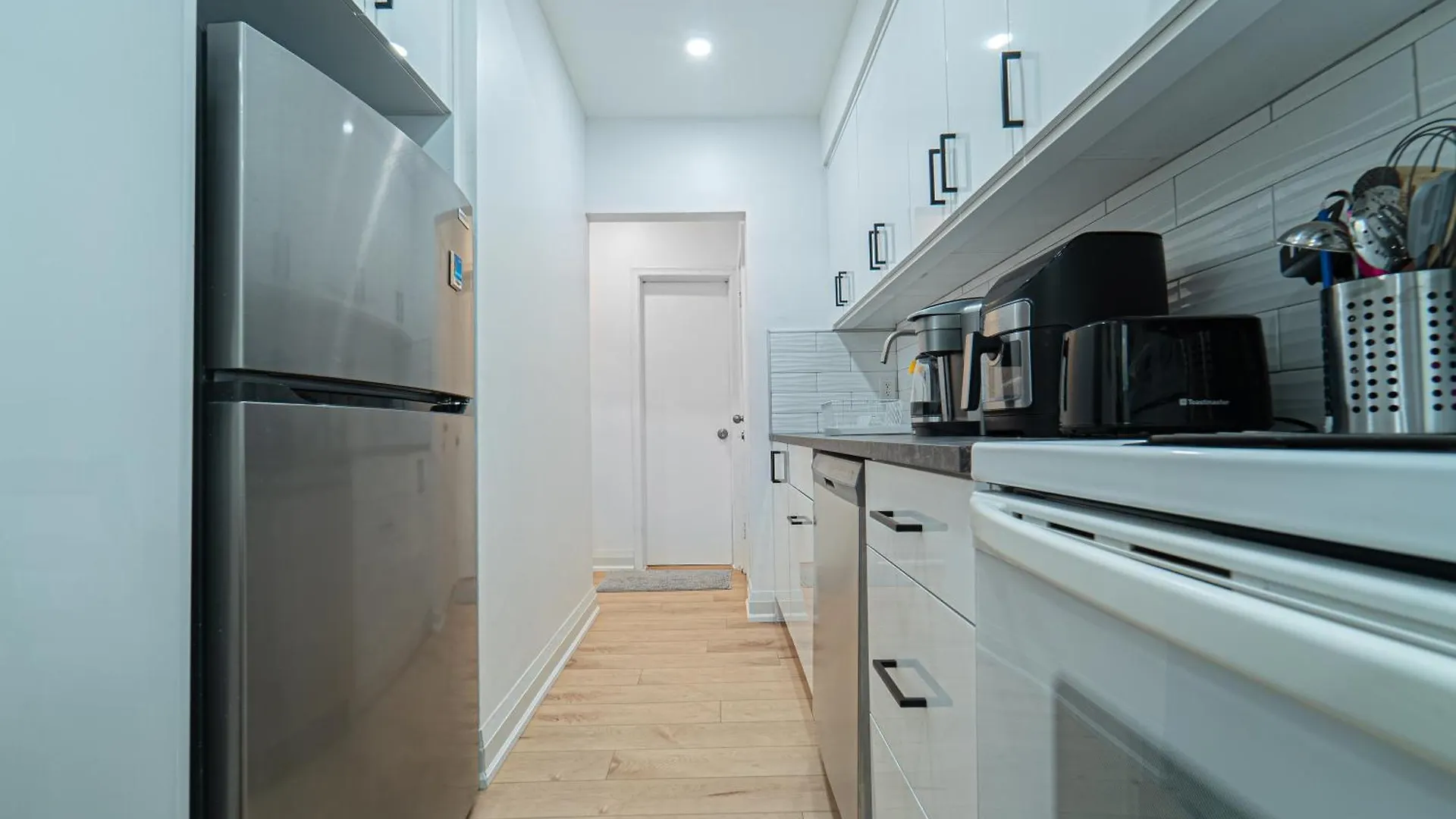 Quiet & Comfortable Double Private Room, Free Parking Toronto