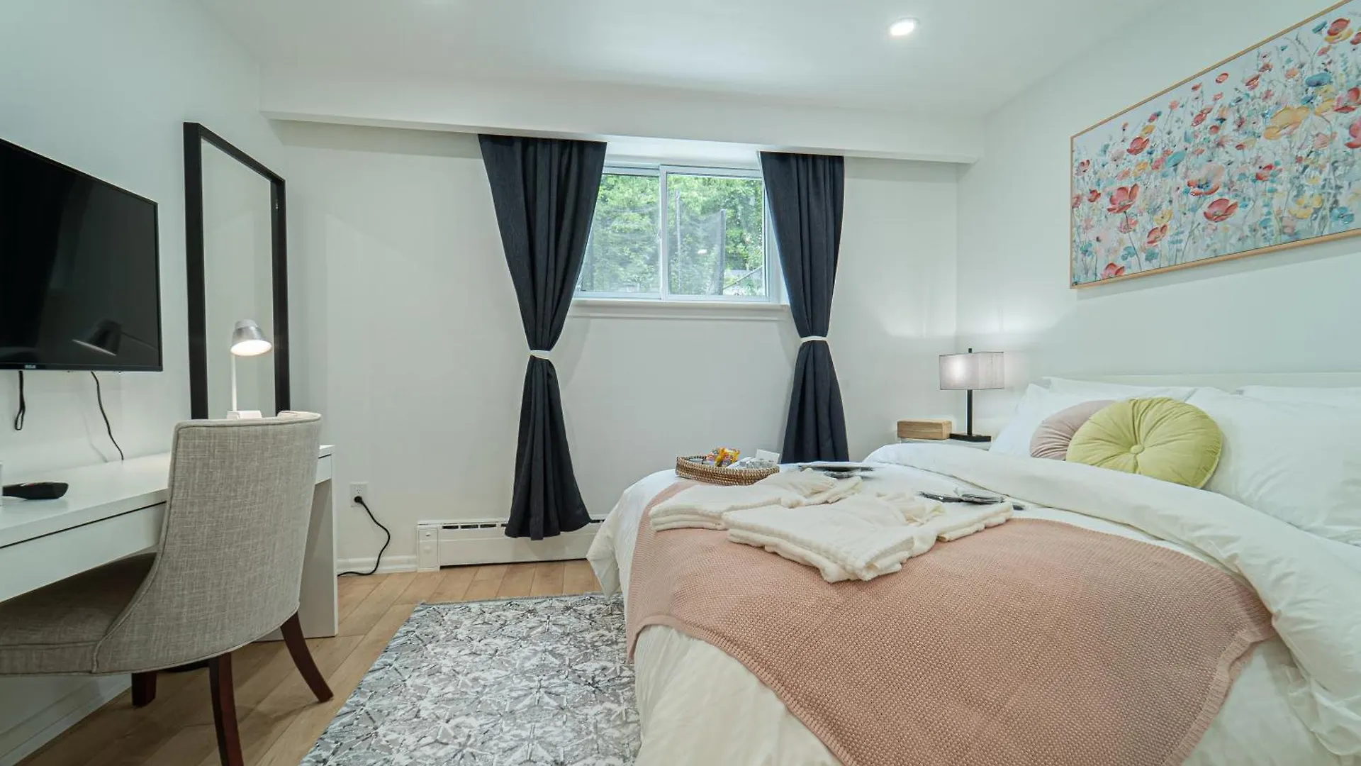 Quiet & Comfortable Double Private Room, Free Parking Toronto 0*,  Canada
